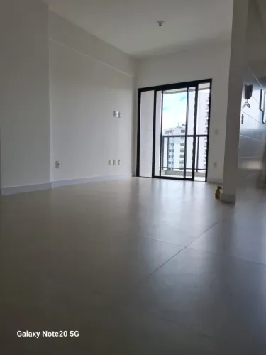 Apartamento vista mar com 2 suítes na Agronômica, Florianópolis.