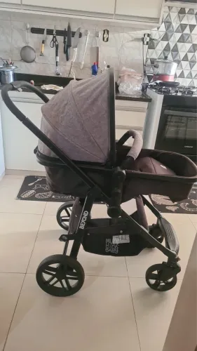 Carrinho de bebê Multikids Beyond - Semi novo