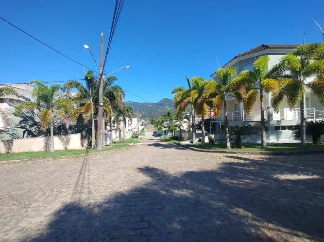 Terreno Grande Plano em Condomínio no Rio da Prata!!