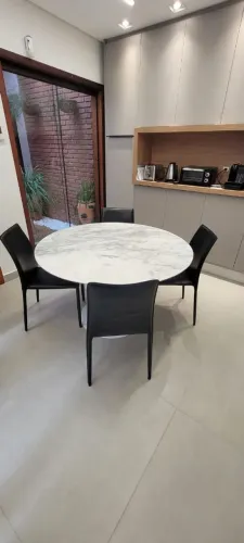 Base Saarinen tulipa + tampo redondo 120cm Espírito Santo 
