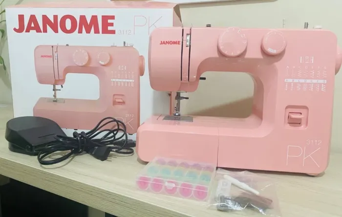 Máquina de Costura Janome 3112 PK - na cor Rosa