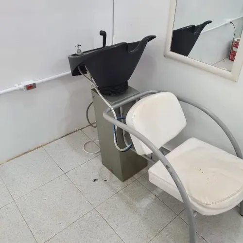 Cadeira Lavatório com Mangueira e Torneira