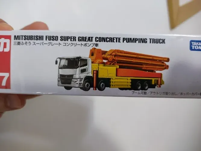 Miniatura Takara Tomy Mitsubishi Fuso Concrete Pumping Truck