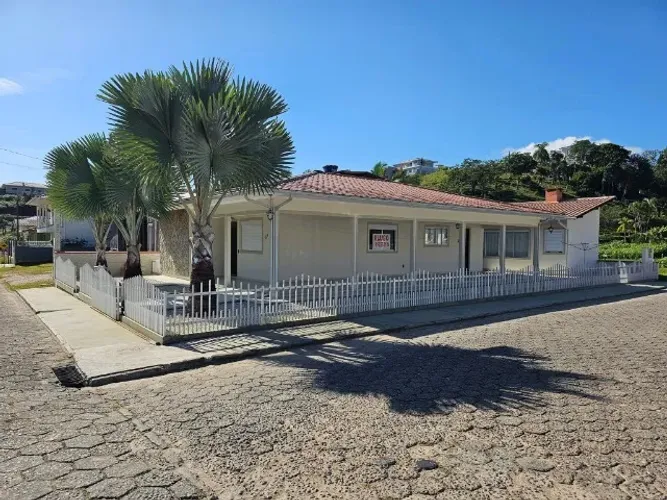 Vendo casa no centro de Antonio Carlos SC