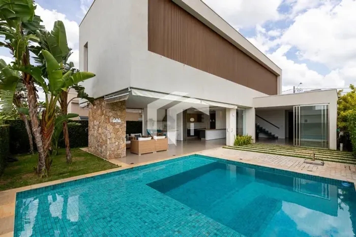 CASA À VENDA EM CONDOMÍNIO FECHADO NO ALECRINS.