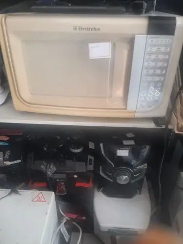 Vendo microondas eletrolux 23 litros 