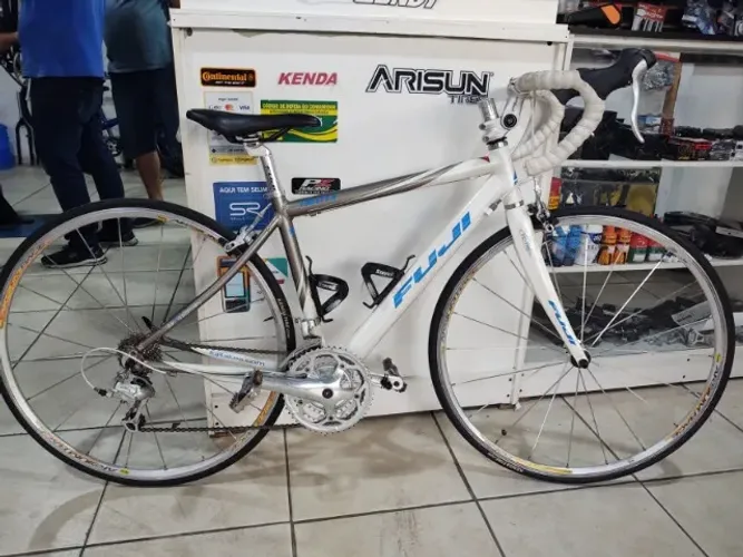 Bicicleta Bike Corrida Fuji Speed Alumínio e Carbono 27 Velocidades
