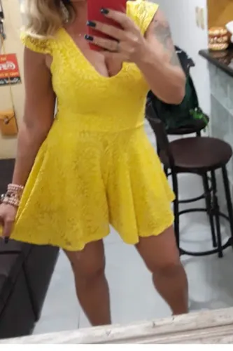 Macaquinho seminovo com tule