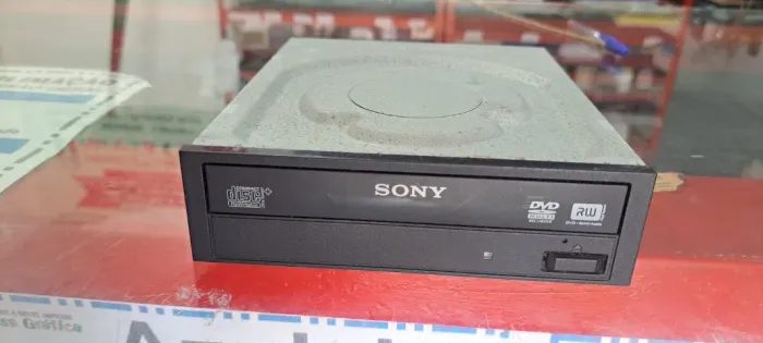 Gravador e leitor de CD / DVD