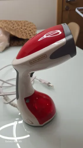 Vaporizador higienizador de roupas portátil Black Decker modelo DBV2000V vermelho 12000W6
