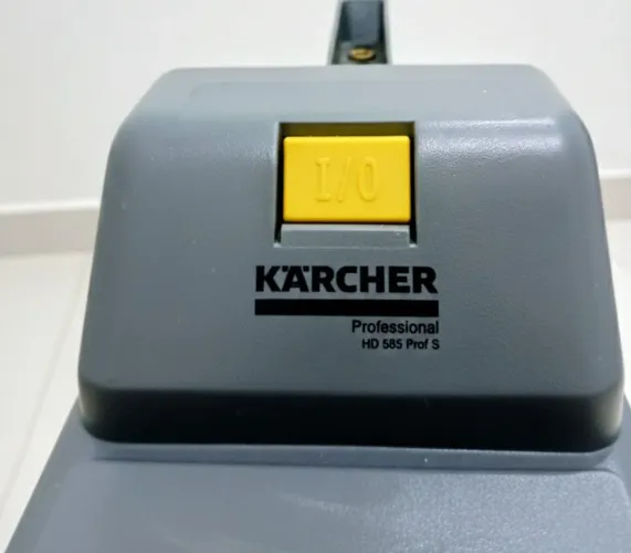 Lavadora Karcher HD 585 Profissional - Pouco usada,sem marcas de uso.
