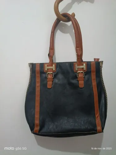 LOTE DE ROUPAS E BOLSAS