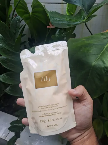 Refil creme acetinado hidratante Lily O Boticário