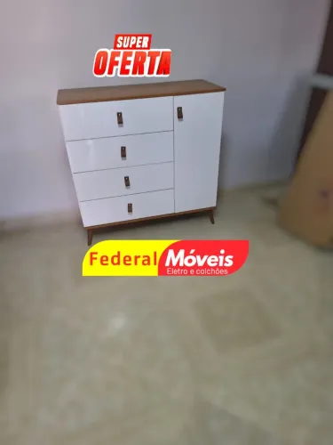 Cômoda 4 Gavetas e 1 Porta Nova - Espaçosa e Funcional!