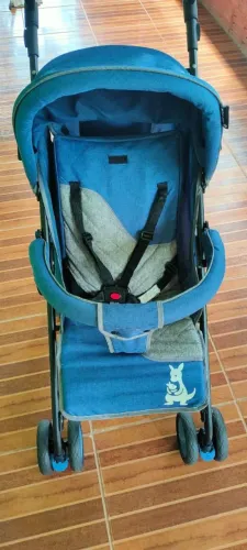 Vende-se carrimho de bebê