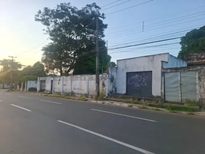 Vendo do lote no Olho D'Agua 1.400 m2 na Avenida dos Holandeses