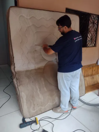 LAVAGEM A SECO // HIGIENIZAÇÃO DE ESTOFADOS A DOMICÍLIO.