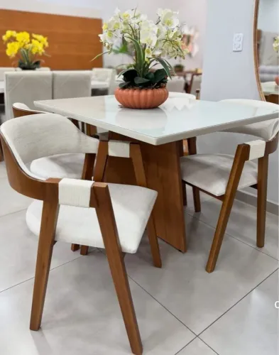 Mesa de Jantar c/ 4 cadeiras