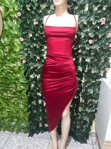 vestido de cetim novo