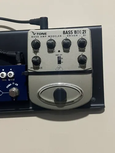 Pedal V-Tone beringher semi novo 