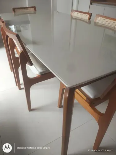 Jogo de jantar com mesa retangular e 6 cadeiras 