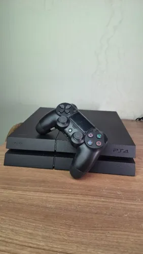 Playstation 4 com controle
