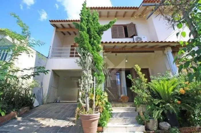 Casa à venda no bairro Jardim Itu Sabará Porto Alegre