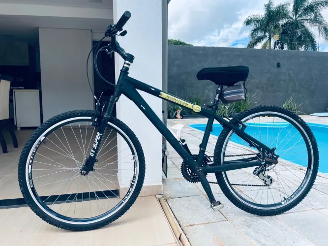 Gt Super mountain bike, pedal encaixe presilhas
