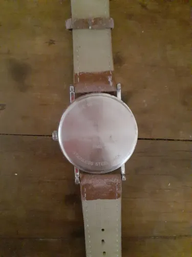 Relógio de pulso elegante em aço inoxidável