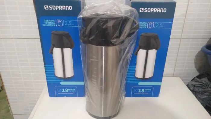GARRAFA TÉRMICA NOVA DE 2L 5 ( DOIS LITROS E MEIO)