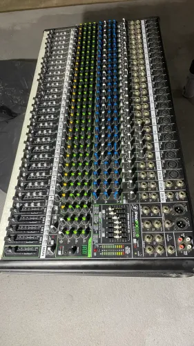 Mesa de som Mackie 30 Canais