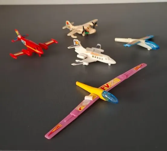 coleção aviões kinder ovov