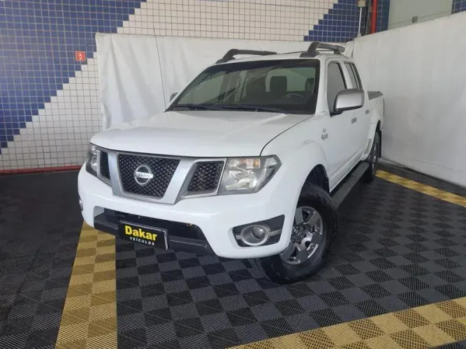 Nissan Frontier SV AT. CD 4X4 2.5 TB Dies. Aut. 2016
