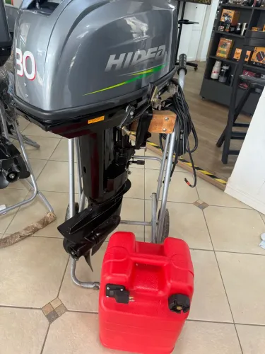 MOTOR DE POPA HIDEA 30HP 2 TEMPOS PARTIDA ELÉTRICA 9 horas de uso na garantia 