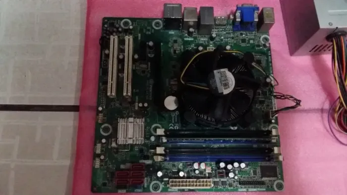 Placa Mãe Positivo Com I3-550 mais 4 GB de Memória Ram Funcionando
