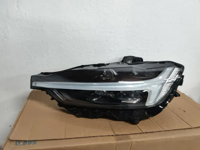 FAROL volvo XC60 friso preto , sem reator