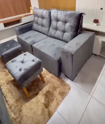Sofá retrátil com pulf 