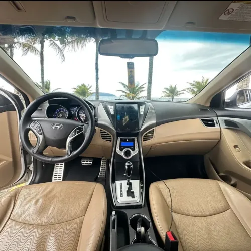 Hyundai Elantra GLS 1.8 16V Aut. 2013