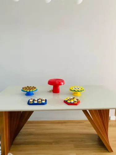 Mesa de jantar com tampo de vidro laqueado, somente mesa
