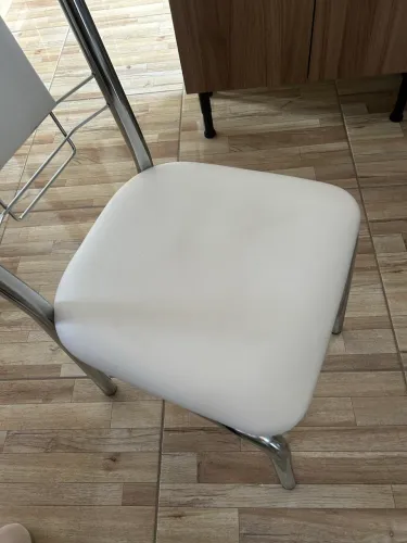 Mesa com 4 cadeiras