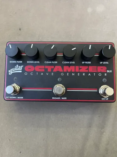 Pedal de efeito Oitavador aguilar