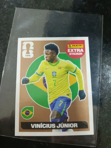 Vini Jr legend bronze