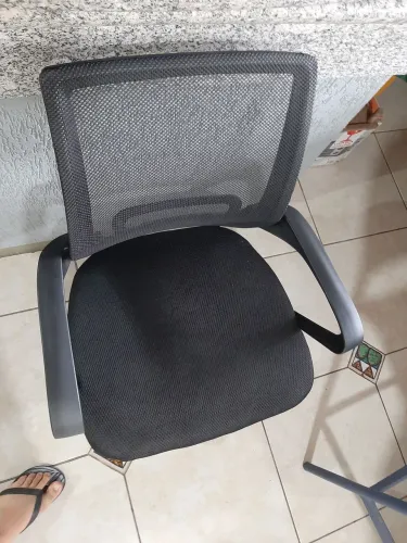 Cadeira de escritório ergonômica - Preta