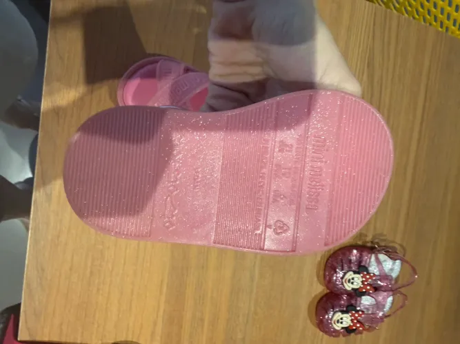 Roupas e utensílios de bebê 