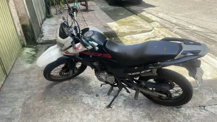 VENDE-SE BROS BOA PRA TRABALHAR E PASSEAR.