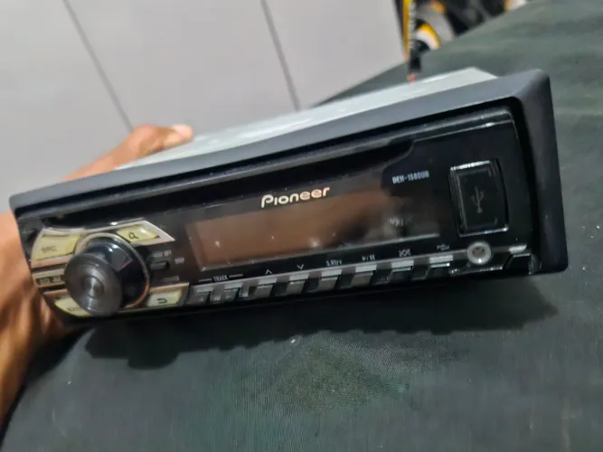Aparelho de som Pioneer DEH-158OUB Com controle 
