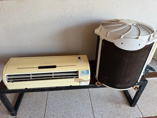 Vendo essa central de ar 12 mil bitus