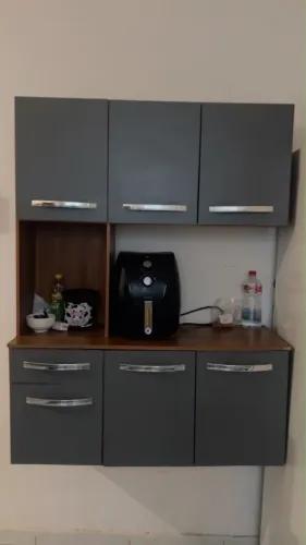 Sofá 3 lugares e armário de cozinha 