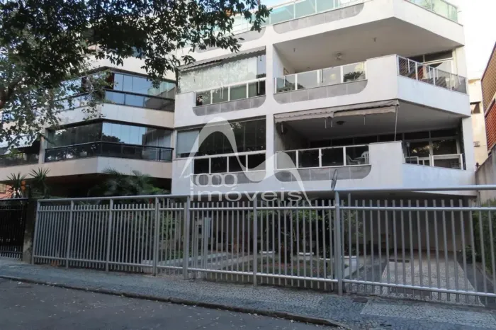 Cobertura duplex Barra da Tijuca bem localizada