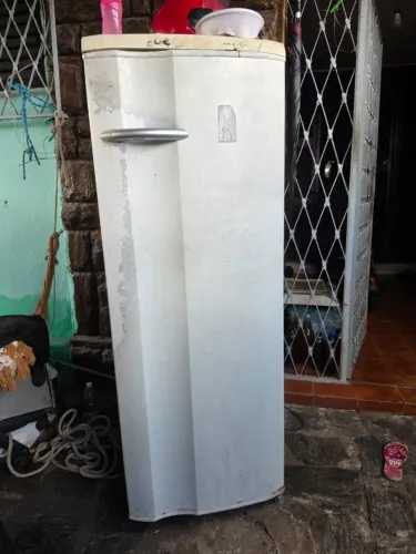 Geladeira muito.boa 
